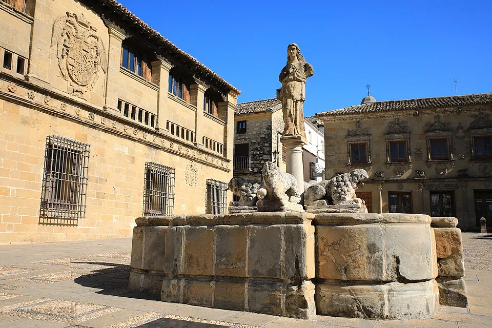 La plaza del Pópulo o de los Leones, en Baeza.