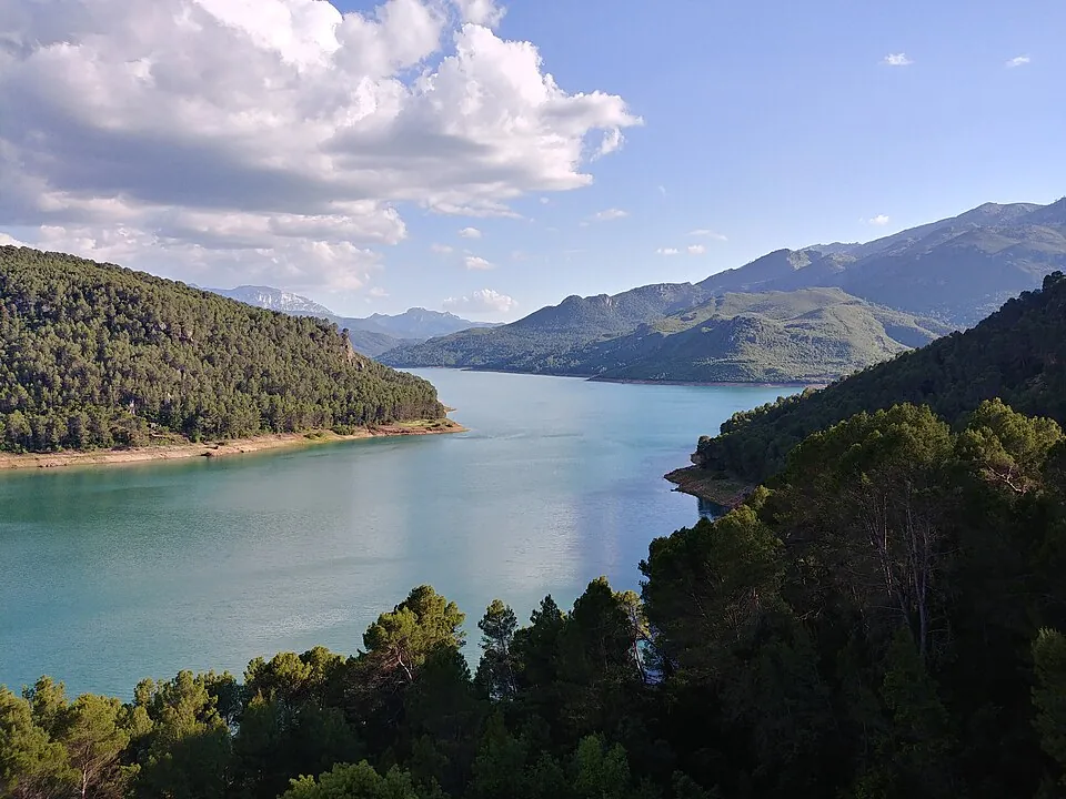El embalse del Tranco, en el corazón de las sierras de Cazorla y Segura.